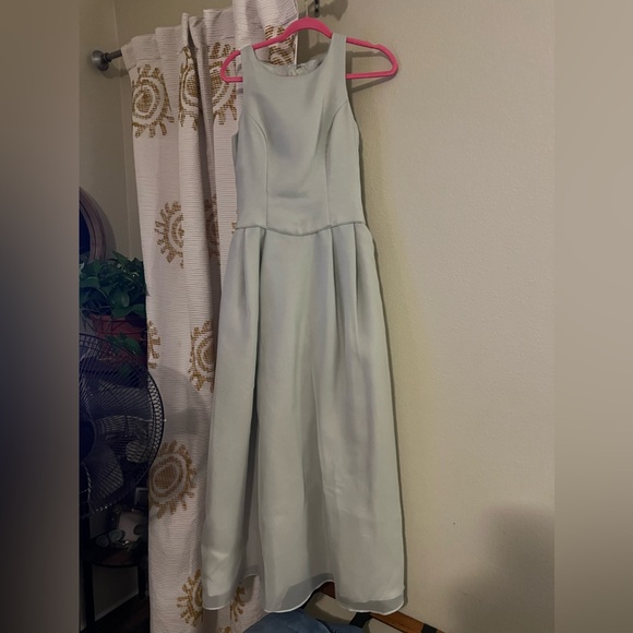 Beautiful green vintage gown. Buttons down back 😍 - Picture 4 of 10